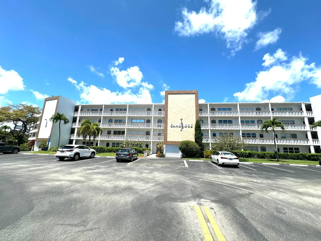 2132 Cambridge F Deerfield Beach FL 33442