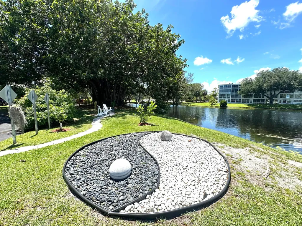2132 Cambridge F Deerfield Beach FL 33442