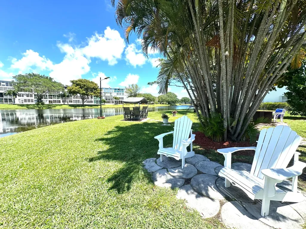 2132 Cambridge F Deerfield Beach FL 33442
