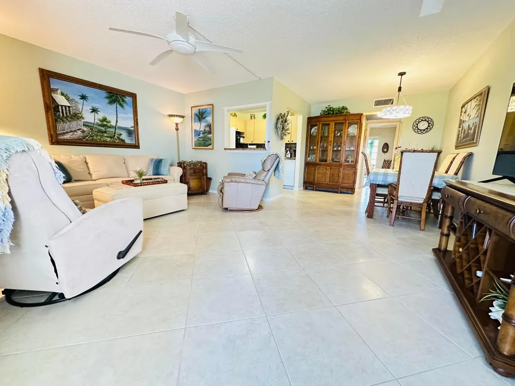 2132 Cambridge F Deerfield Beach FL 33442