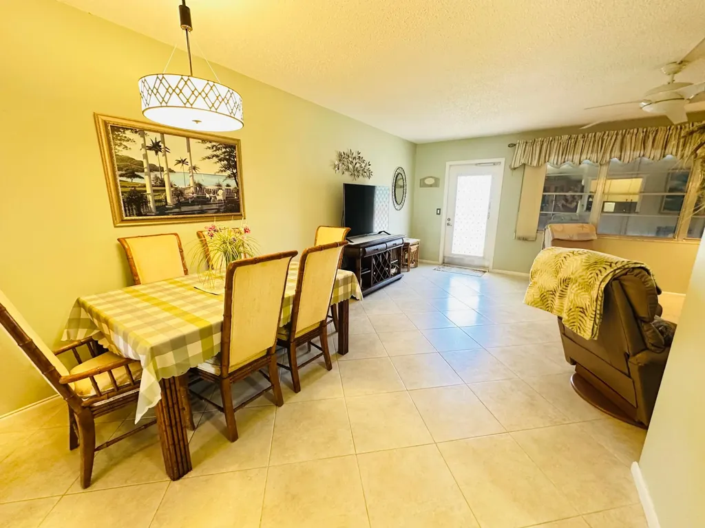 2132 Cambridge F Deerfield Beach FL 33442
