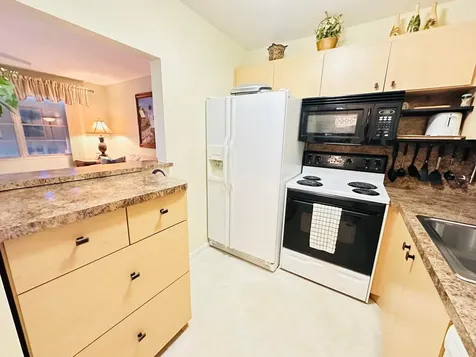 2132 Cambridge F Deerfield Beach FL 33442