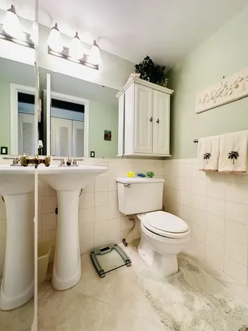 2132 Cambridge F Deerfield Beach FL 33442