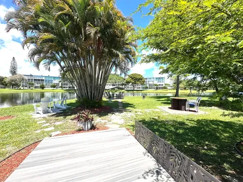 2132 Cambridge F Deerfield Beach FL 33442