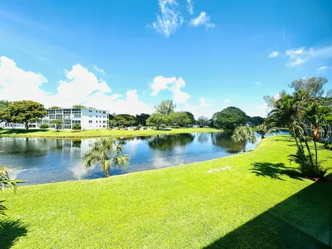 2132 Cambridge F Deerfield Beach FL 33442