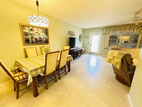 2132 Cambridge F Deerfield Beach FL 33442
