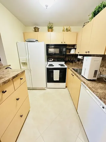 2132 Cambridge F Deerfield Beach FL 33442