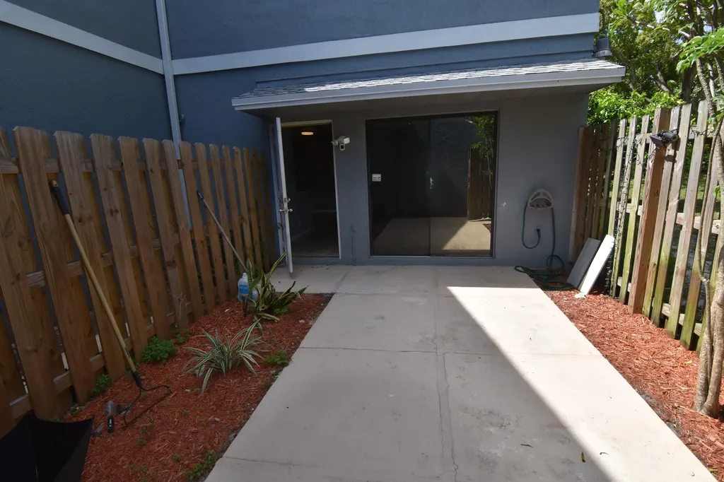 3 Crossings Circle Boynton Beach FL 33435