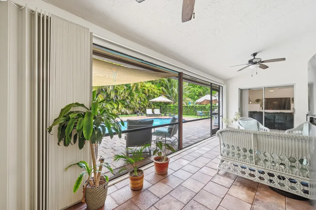 12043 SW 1st Street Coral Springs FL 33071