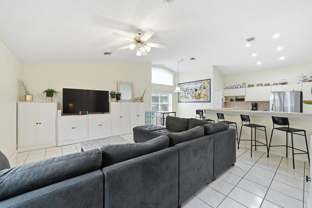 12043 SW 1st Street Coral Springs FL 33071
