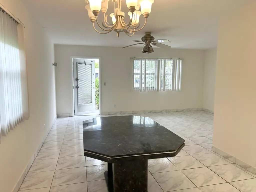 183 Valencia Delray Beach FL 33446