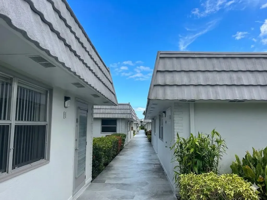 183 Valencia Delray Beach FL 33446