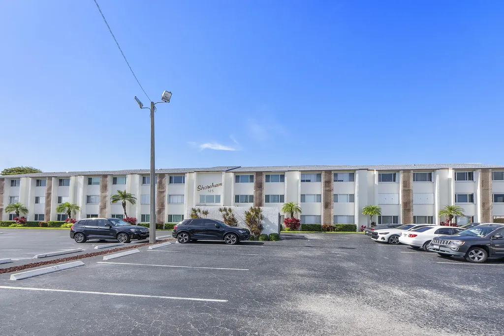 125 Shore Court North Palm Beach FL 33408