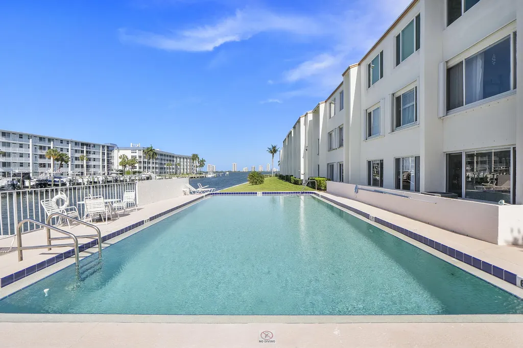 125 Shore Court North Palm Beach FL 33408
