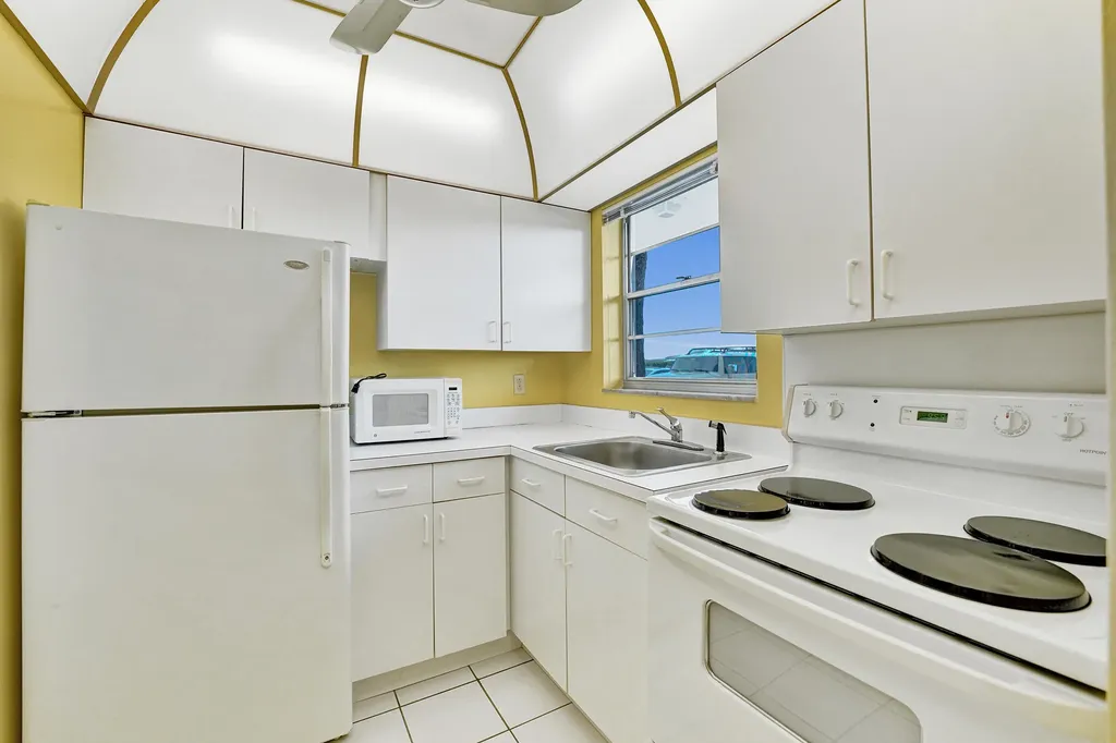 2551 W Golf Boulevard Pompano Beach FL 33064