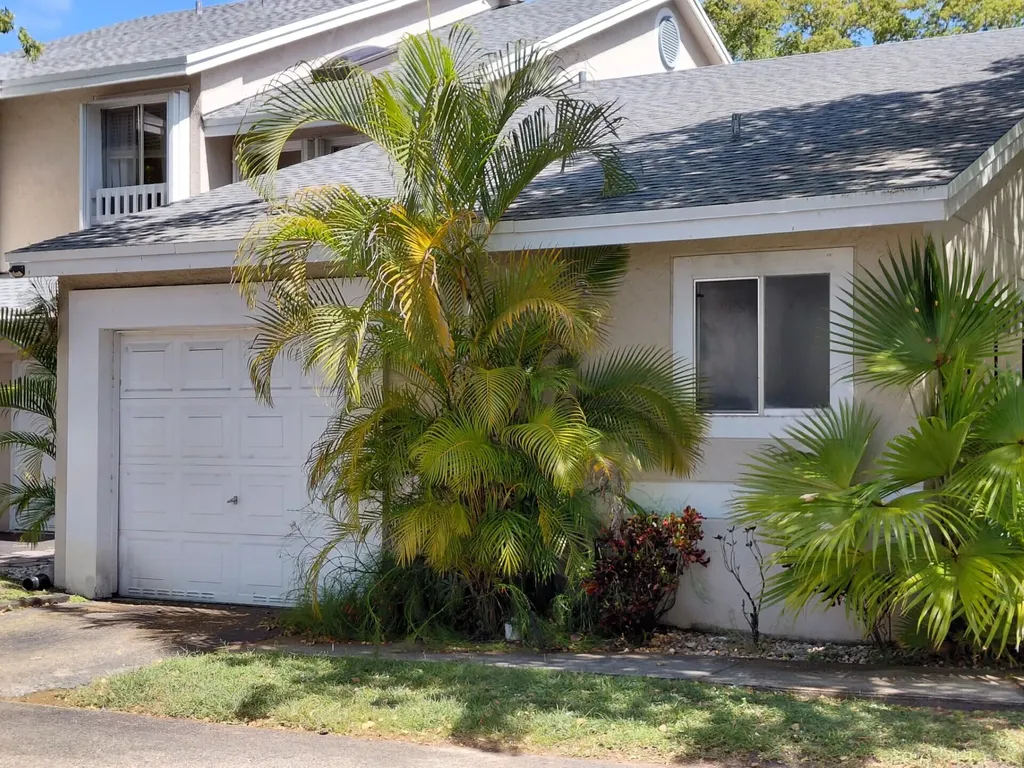 1947 E Discovery Circle E Deerfield Beach FL 33442