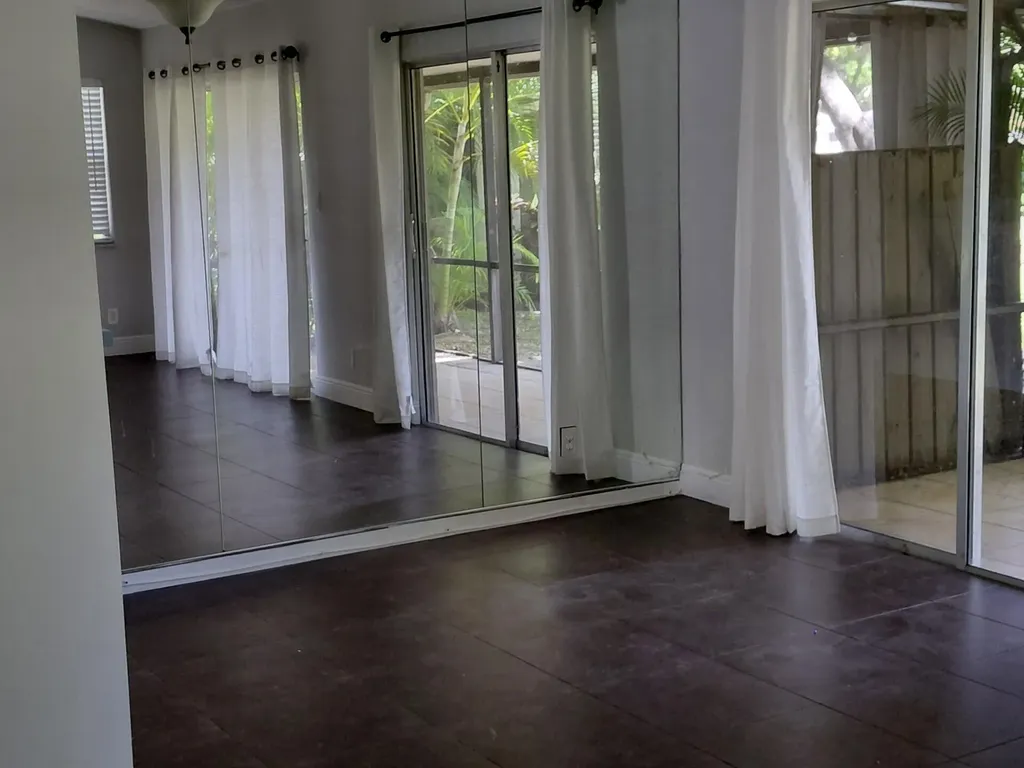 1947 E Discovery Circle E Deerfield Beach FL 33442