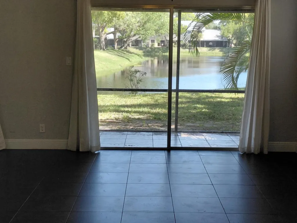 1947 E Discovery Circle E Deerfield Beach FL 33442
