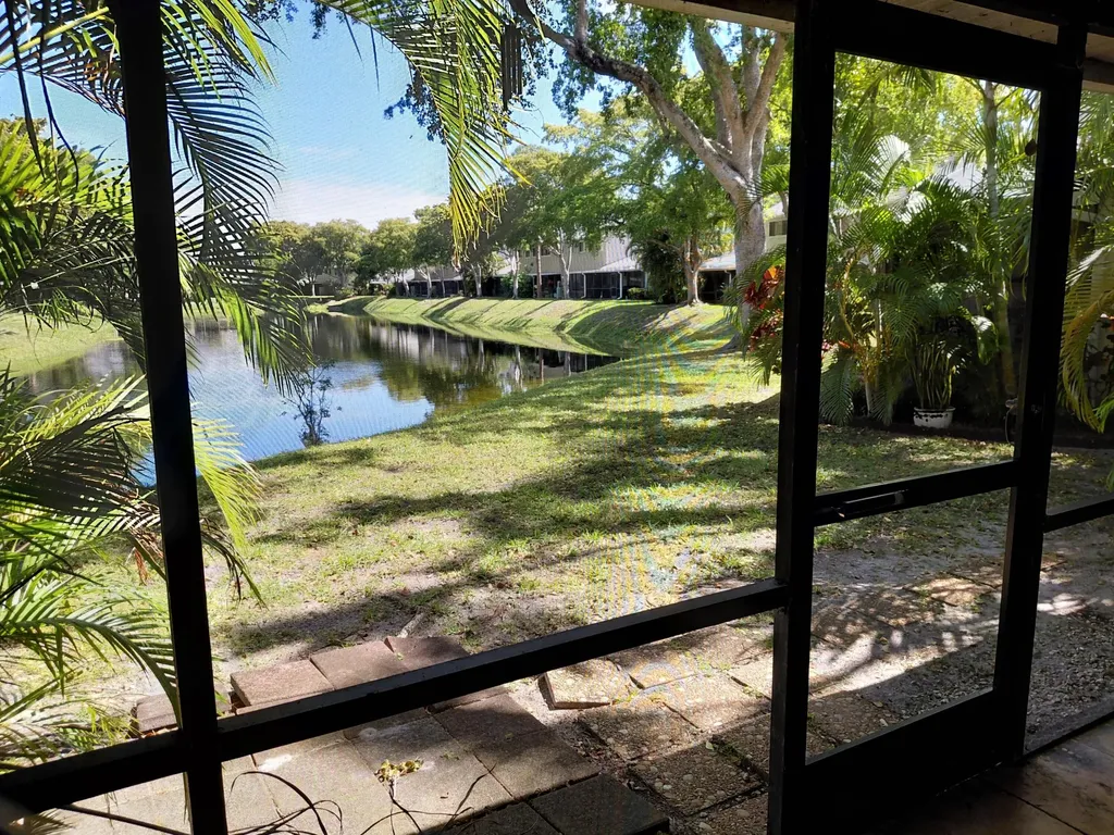 1947 E Discovery Circle E Deerfield Beach FL 33442