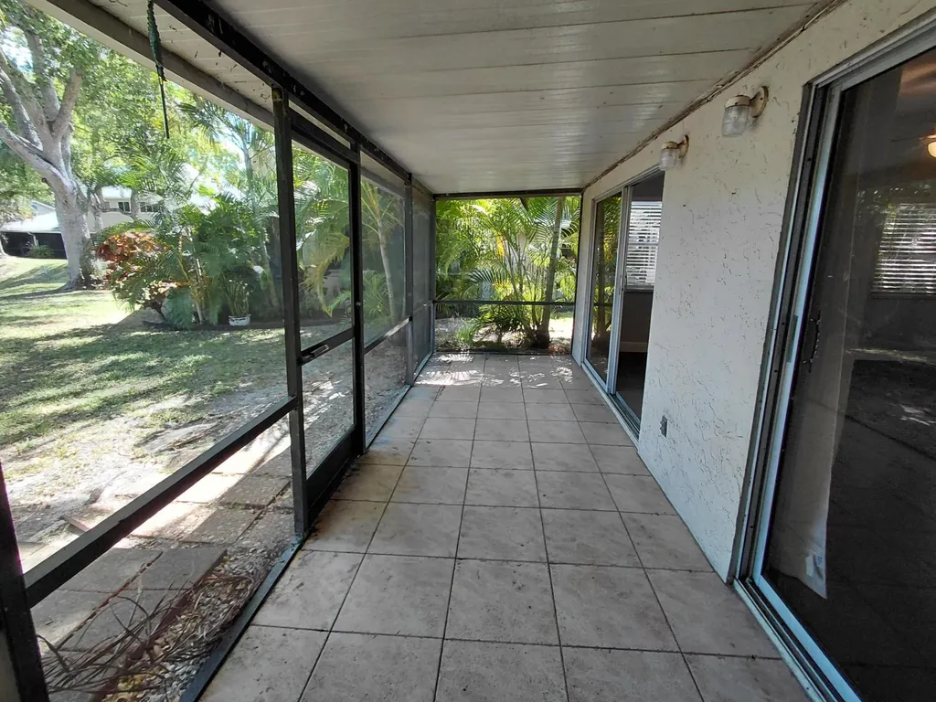 1947 E Discovery Circle E Deerfield Beach FL 33442