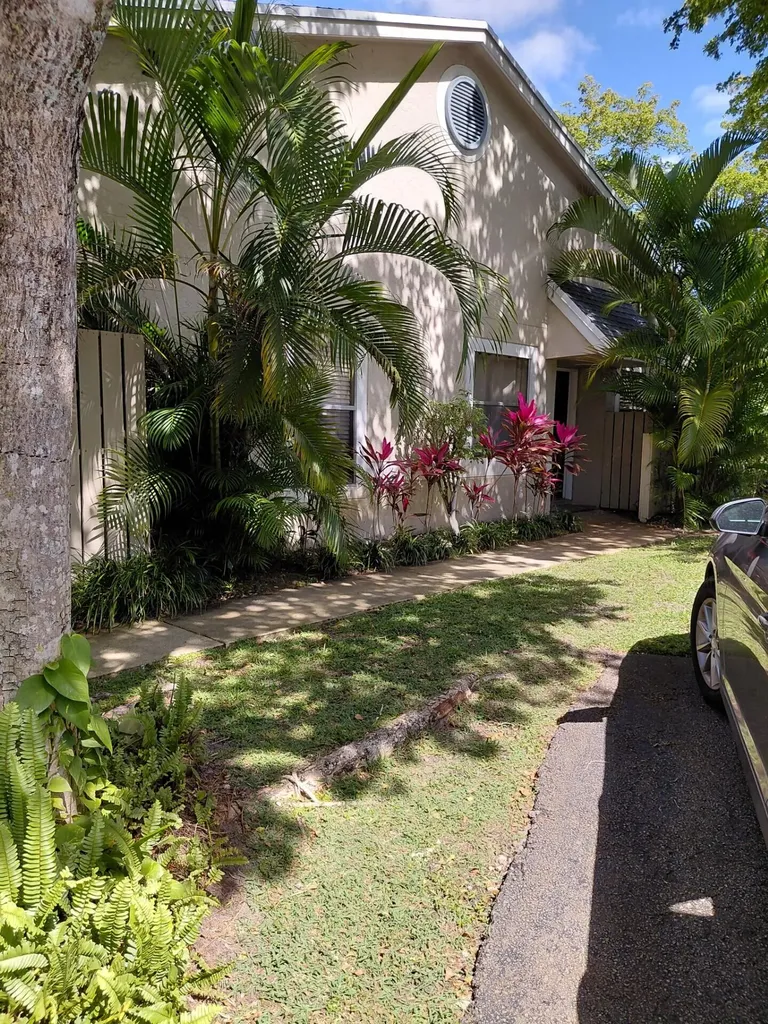 1947 E Discovery Circle E Deerfield Beach FL 33442