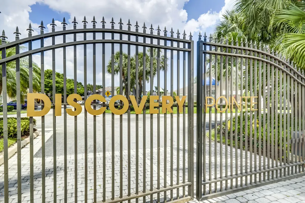 1947 E Discovery Circle E Deerfield Beach FL 33442
