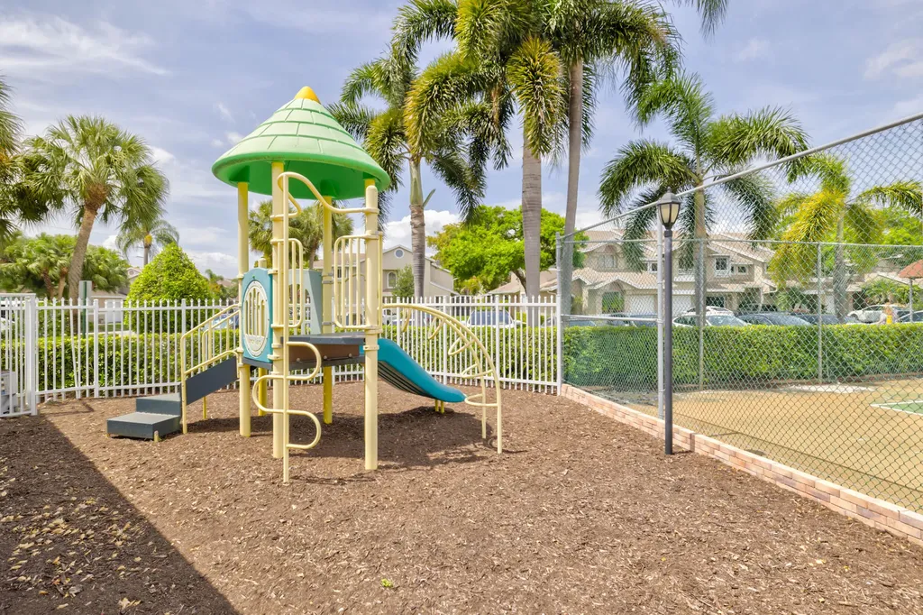 1947 E Discovery Circle E Deerfield Beach FL 33442