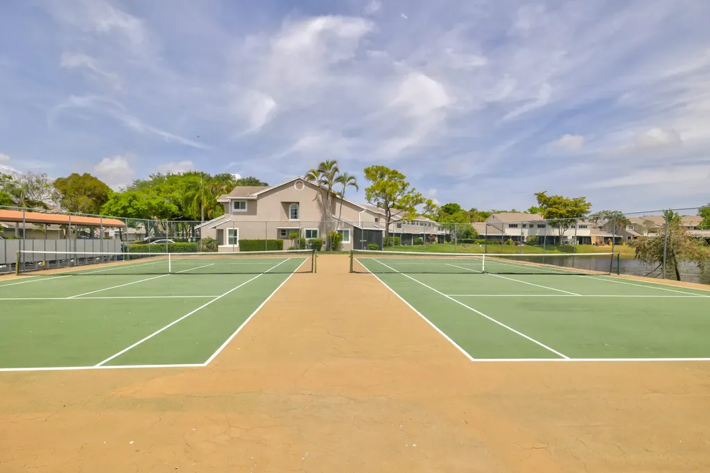 1947 E Discovery Circle E Deerfield Beach FL 33442
