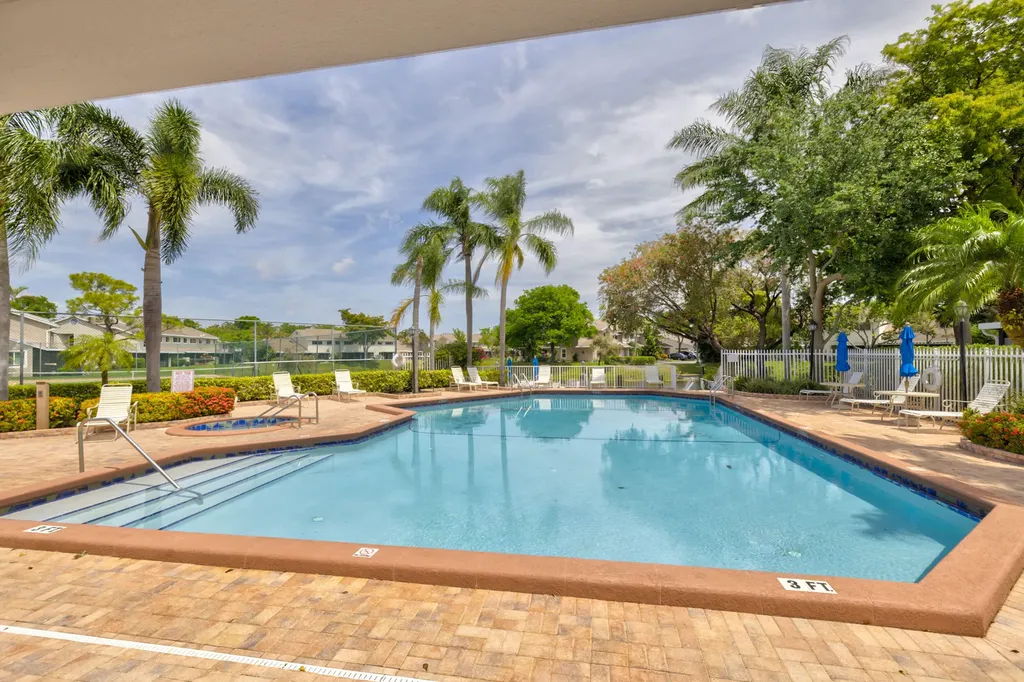 1947 E Discovery Circle E Deerfield Beach FL 33442