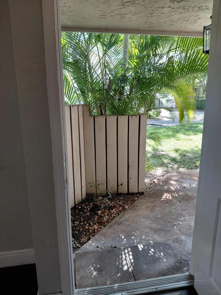 1947 E Discovery Circle E Deerfield Beach FL 33442