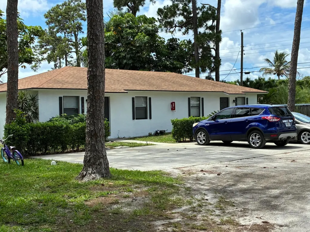 2180 46th Terrace S West Palm Beach FL 33415