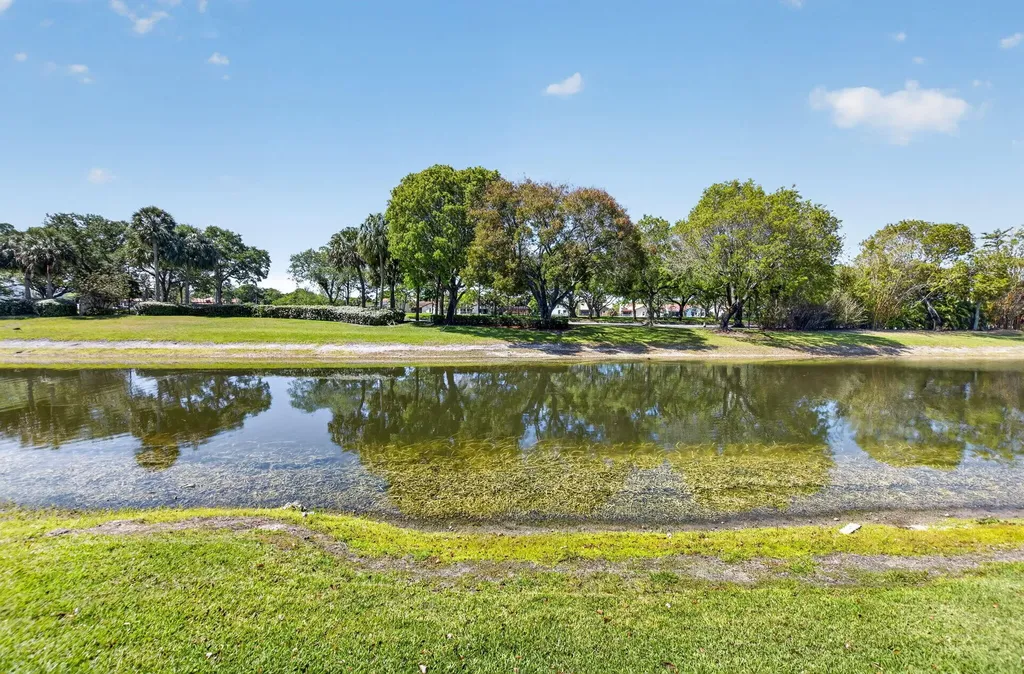 10530 Lake Vista Circle Boca Raton FL 33498