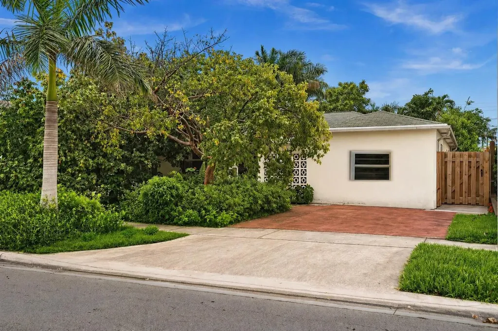 137 Auburn Drive Lake Worth Beach FL 33460