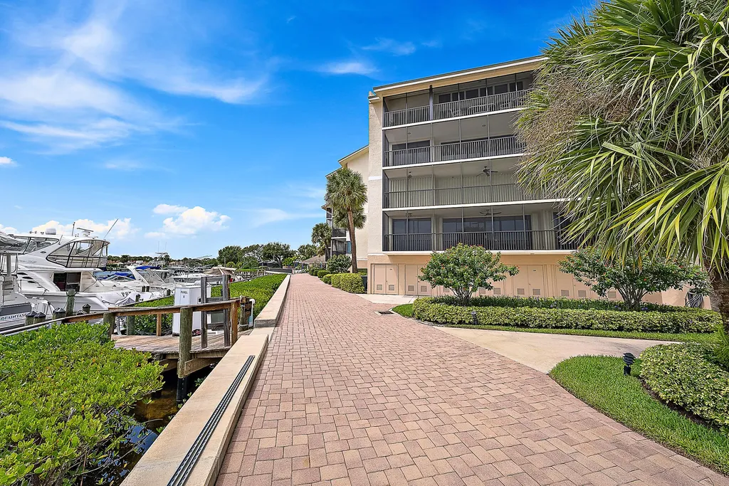 16910 Bay Street Jupiter FL 33477