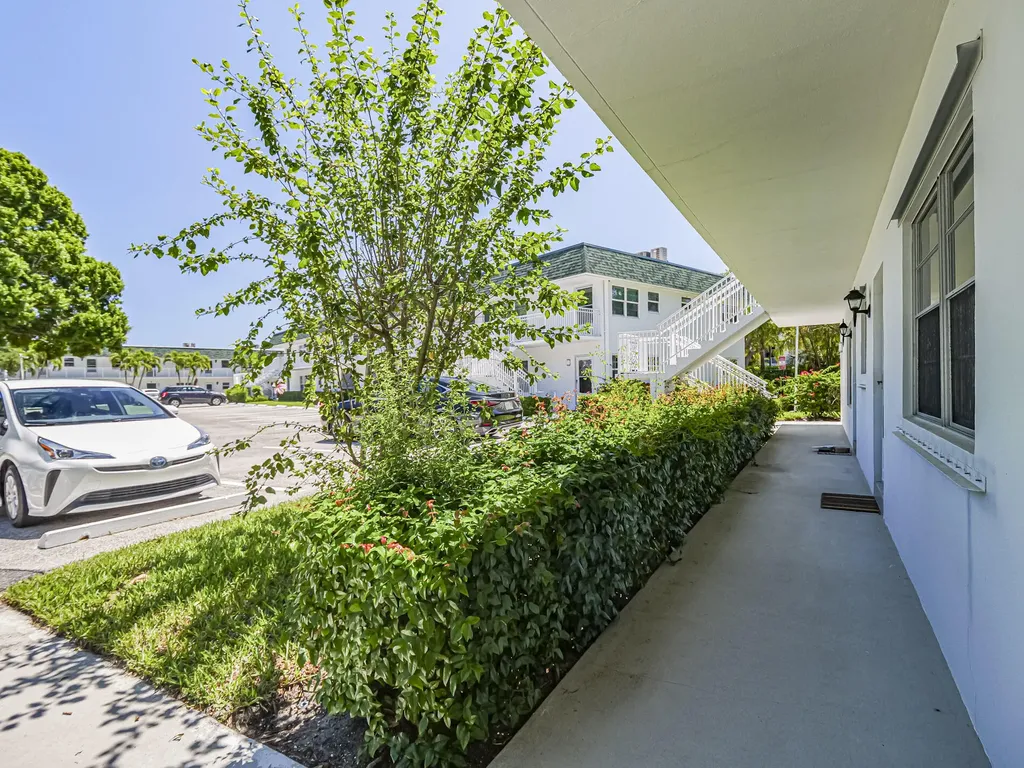 2800 Indian River Boulevard Vero Beach FL 32960