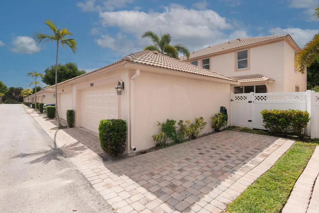 8065 Murano Circle Palm Beach Gardens FL 33418