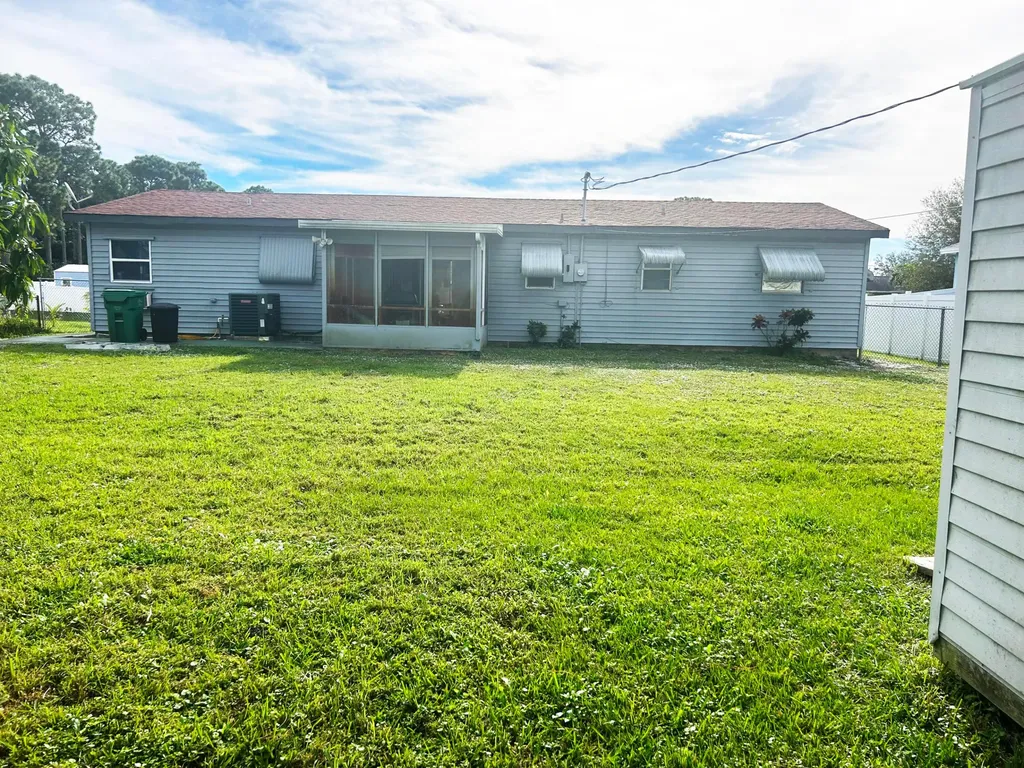 113 SW Starfish Avenue Port St Lucie FL 34984