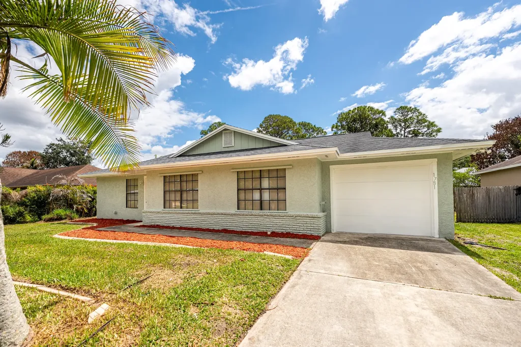 1781 SW Cloverleaf Street Port St Lucie FL 34953