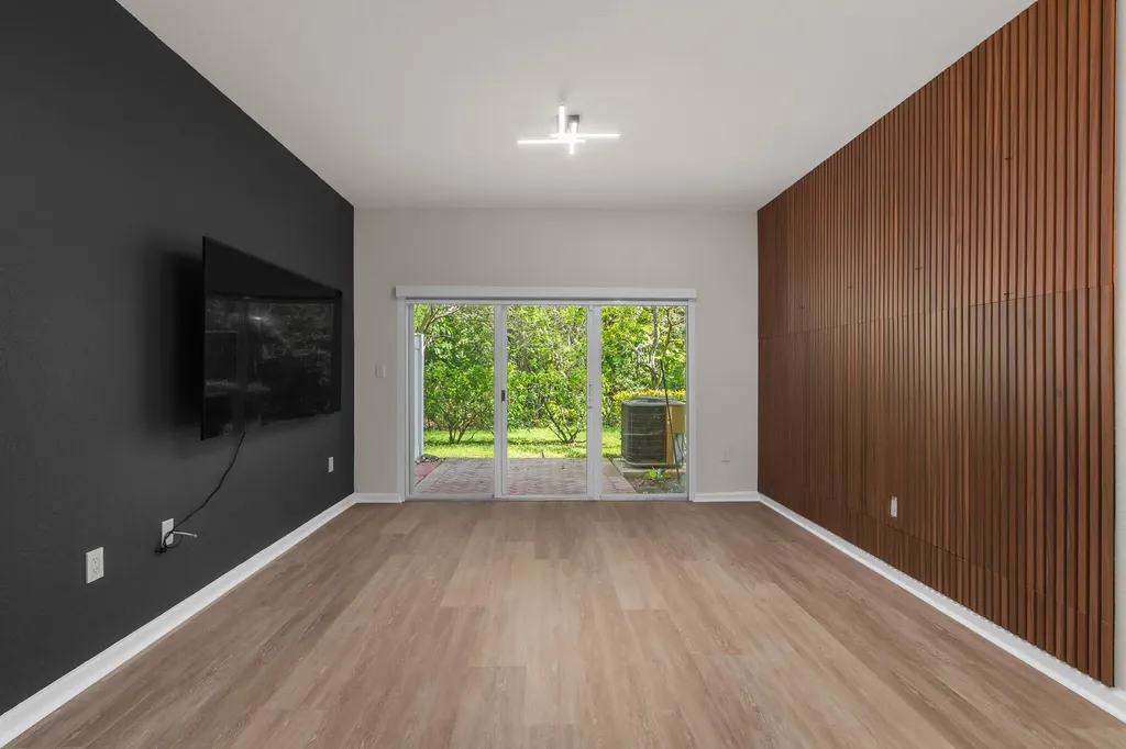 2543 NW 31st Court Oakland Park FL 33309