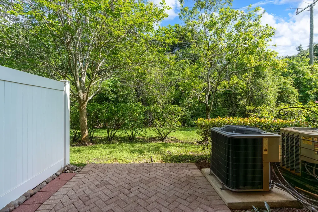 2543 NW 31st Court Oakland Park FL 33309