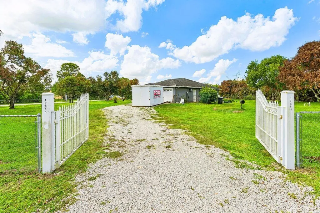 13564 N 63rd Lane Lane N The Acreage FL 33412