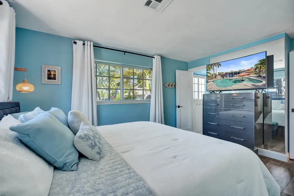 1221 SE 3rd Avenue Pompano Beach FL 33060