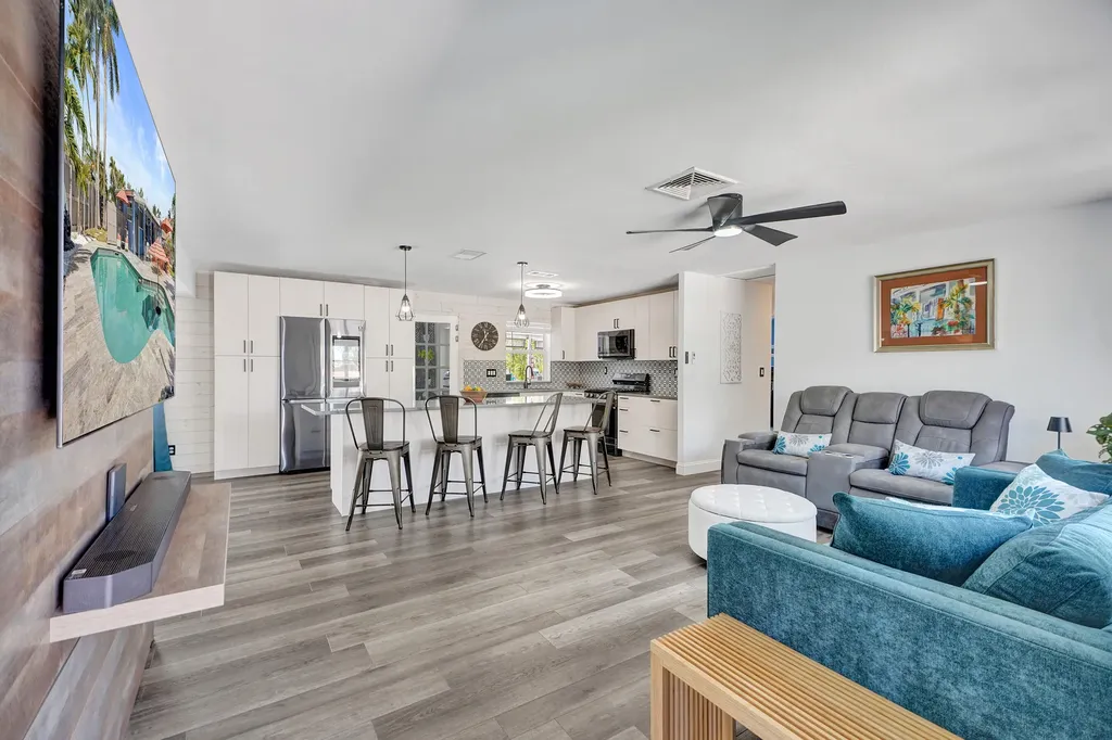 1221 SE 3rd Avenue Pompano Beach FL 33060
