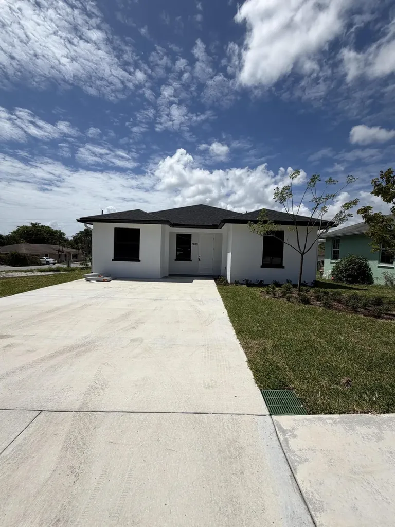 1209 W 33rd Street Riviera Beach FL 33404