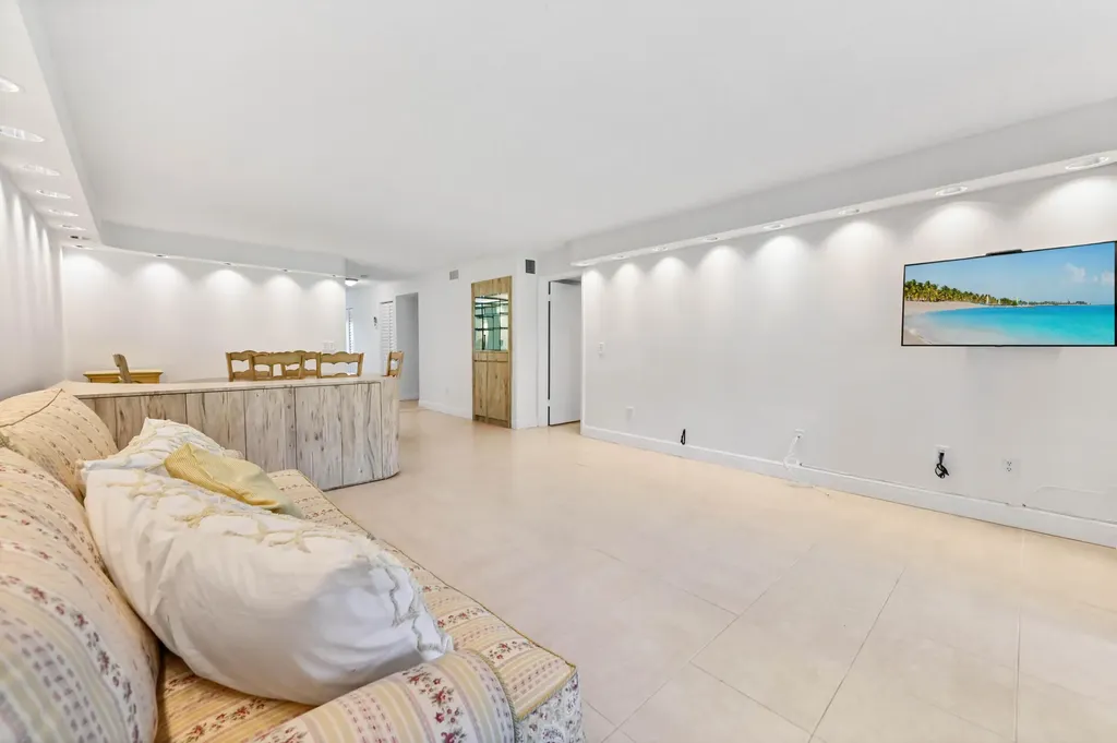 21215 Lago Circle Boca Raton FL 33433