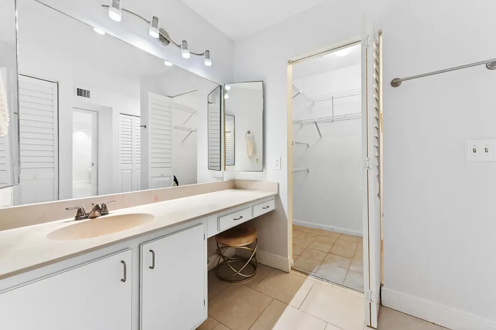21215 Lago Circle Boca Raton FL 33433
