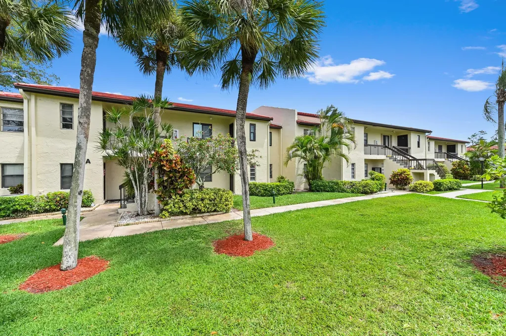 21215 Lago Circle Boca Raton FL 33433