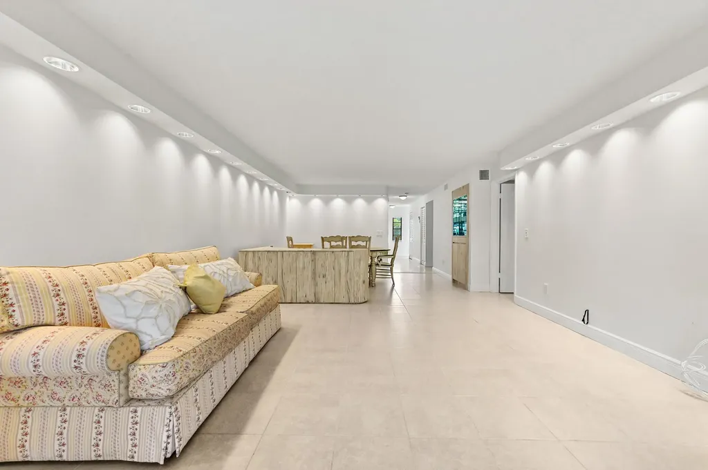 21215 Lago Circle Boca Raton FL 33433