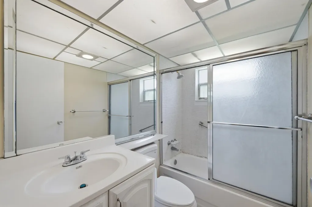 724 Flanders P Delray Beach FL 33484