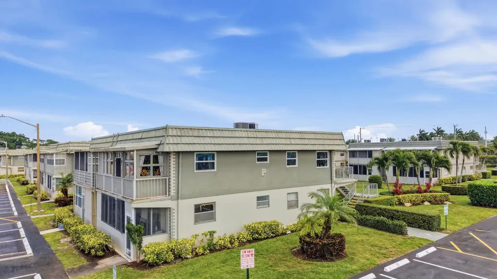 724 Flanders P Delray Beach FL 33484
